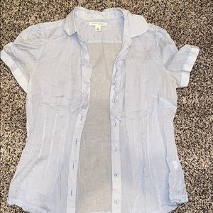 Thin, airy button up shirt. Great for summer!